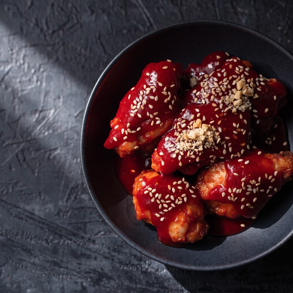 Yangnyeom fried chicken in a black bowl
